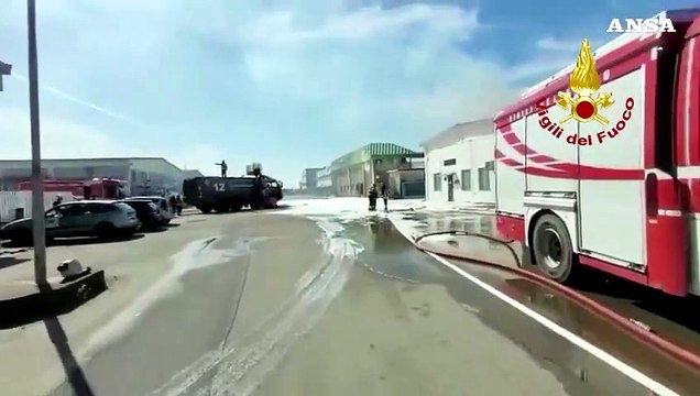 Incendio nel Novarese, fiamme domate dai vigili del fuoco