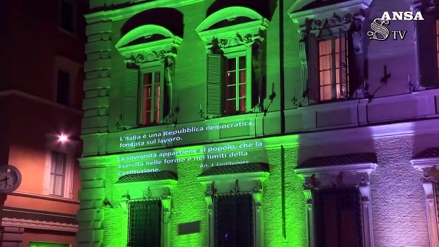 Costituzione, facciata Senato illuminata dal Tricolore