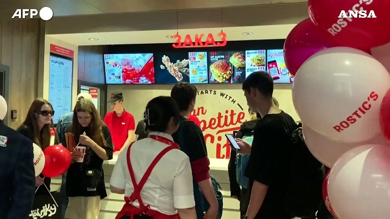 La Russia rimpiazza Kfc, inaugurato a Mosca il primo ristorante di pollo fritto Rostic's