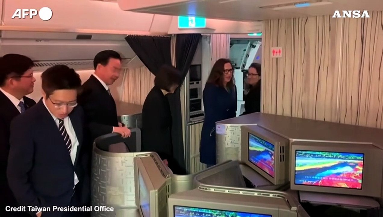 Taiwan, bagno di folla per la presidente Tsai Ing-wen a Los Angeles