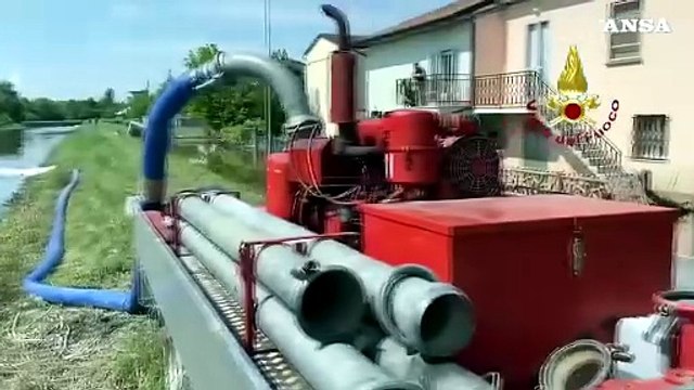 Maltempo in Emilia-Romagna, a Conselice proseguono operazioni di prosciugamento