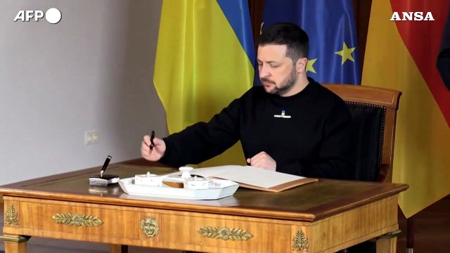 Zelensky in Germania, ricevuto dal presidente Steinmeier e dal cancelliere Scholz