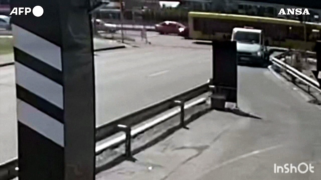 Ucraina, frammento di missile cade in una strada trafficata di Kiev