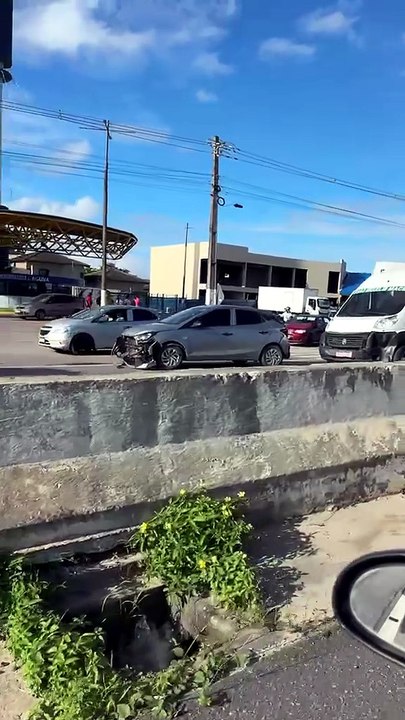 Engavetamento na BR-349, em Marechal, deixa trânsito lento nesta manhã