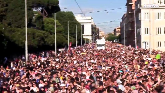 Diritti, Paola e Chiara: Politica faccia si' che ci sia una vita inclusiva e uguale per tutti