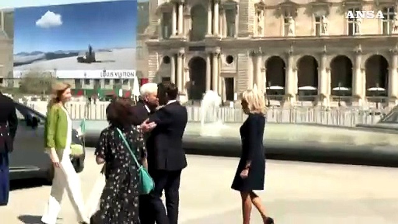 Mattarella e Macron visitano 'Naples a Paris' al Louvre