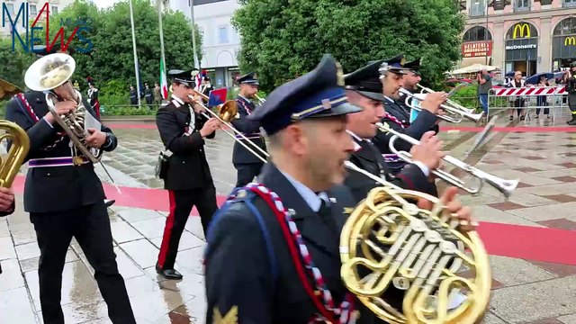 Festa della Repubblica, alzabandiera in piazza Duomo a Milano