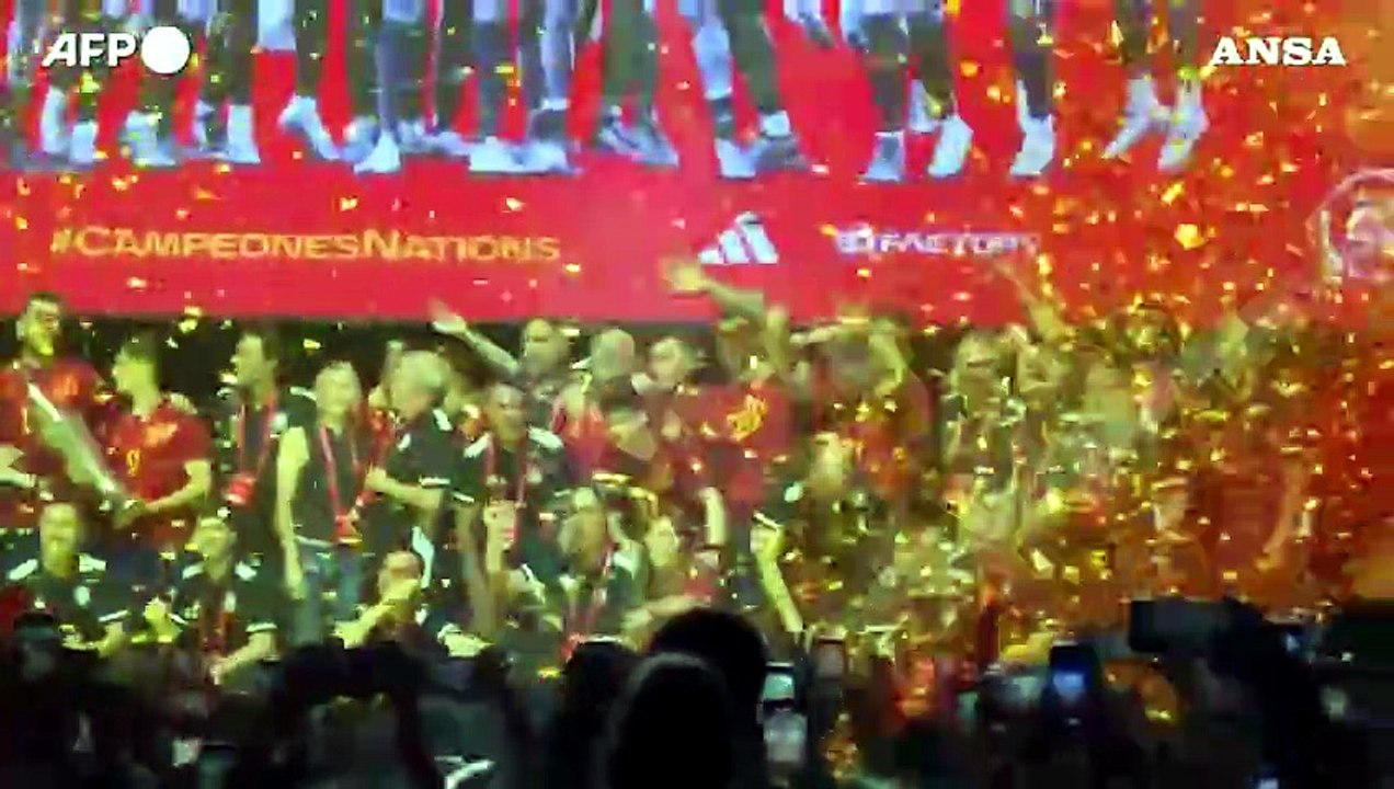 Spagna, la Roja festeggia con i tifosi la vittoria della Nations League