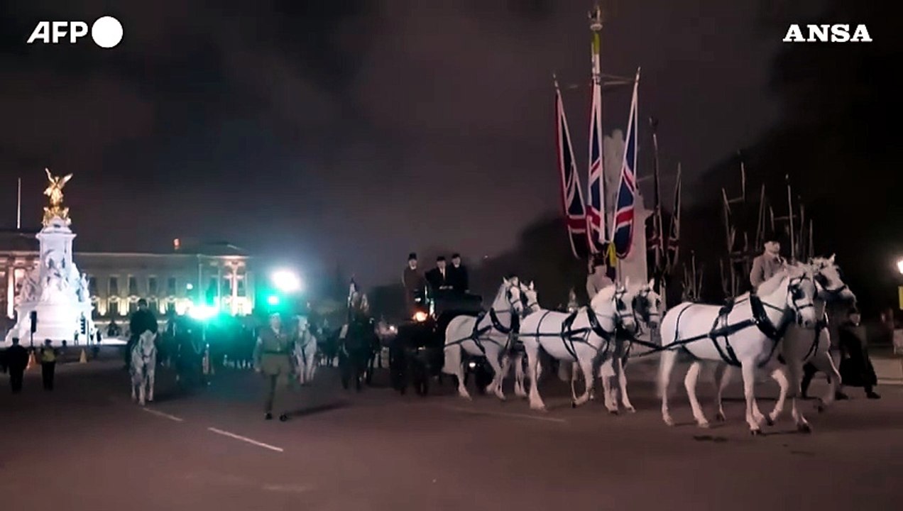 Londra, prove notturne per la cerimonia d'incoronazione di Re Carlo