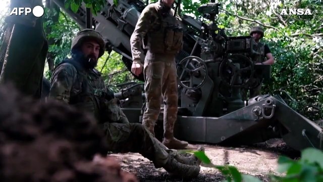Ucraina, l'artiglieria pesante di Kiev bombarda le postazioni russe vicino a Donetsk