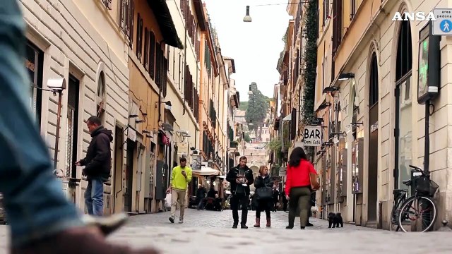 Salgono i redditi delle famiglie, peso del fisco giu'