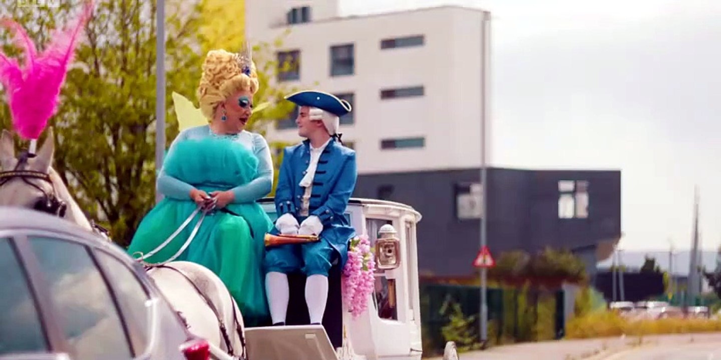 Smoggie Queens - Season 2 Episode 2 - A Smoggie Date