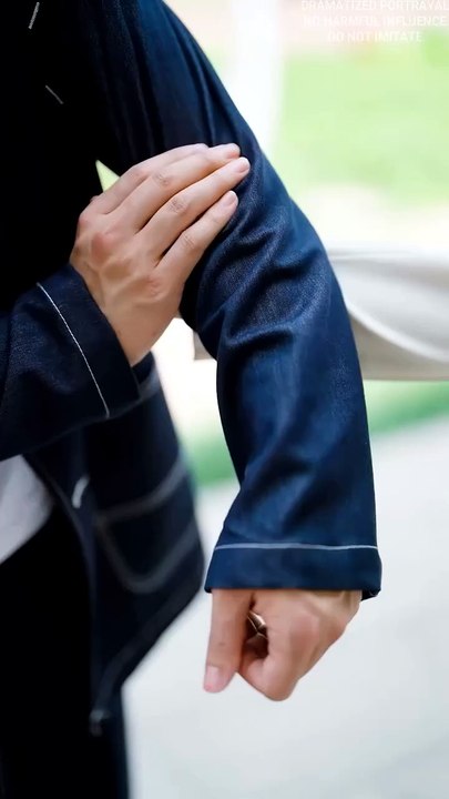 Everyone Looked Down on the Vendor—Until His Billionaire Identity Was Revealed! #cdrama