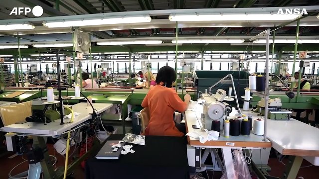Istat: le retribuzioni crescono, ma l'inflazione di piu'