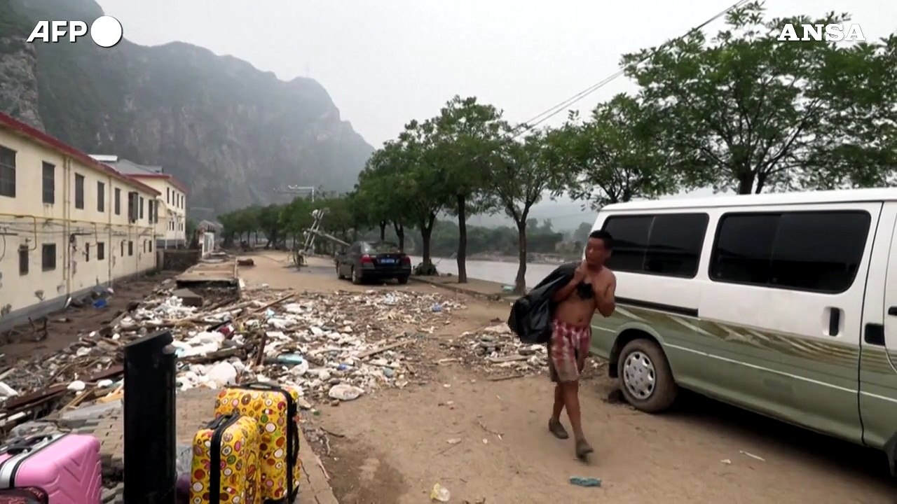Inondazioni in Cina, inizia la bonifica nei sobborghi di Pechino