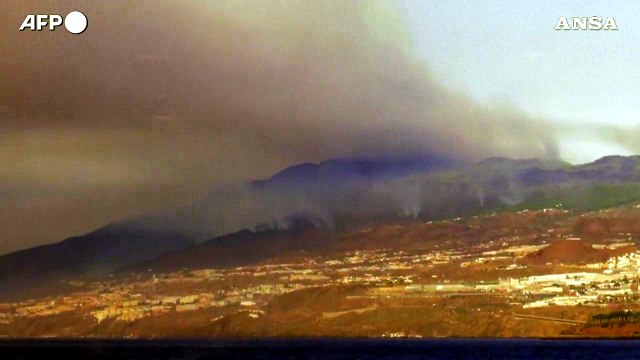 Incendio a Tenerife, bruciati quasi 4mila ettari