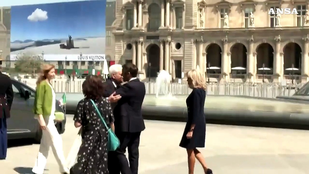 Mattarella e Macron visitano 'Naples a' Paris' al Louvre