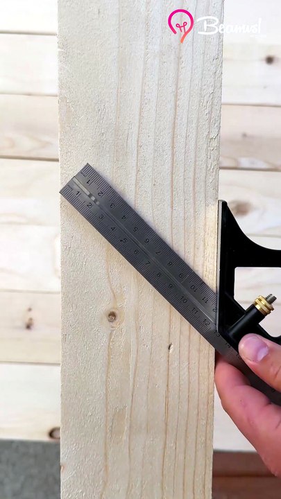 Simple trick to make a wood 90° corner