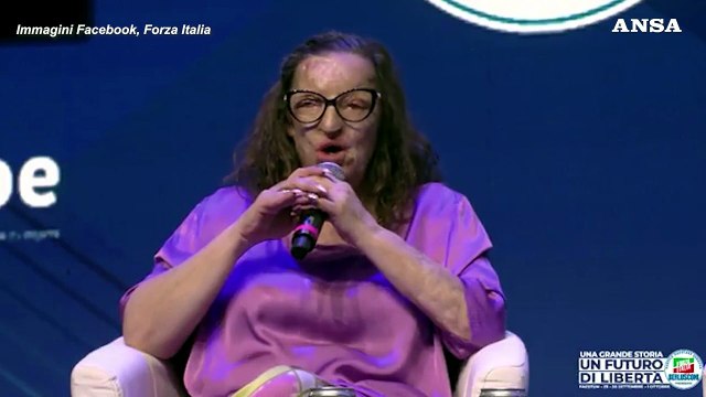 Forza Italia, a Paestum la storia di Filomena: sfregiata con l'acido dal marito
