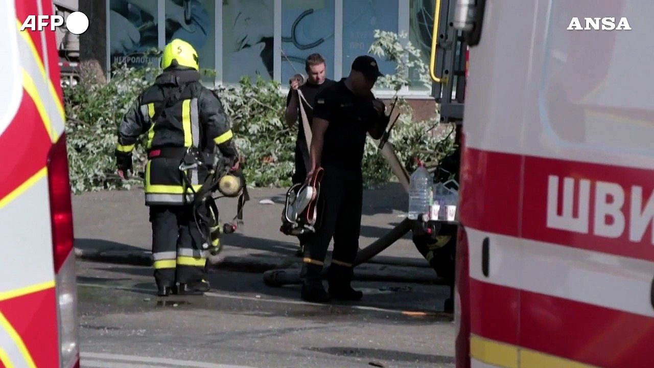 Ucraina, esplosione in un edificio residenziale a Kiev: almeno due morti