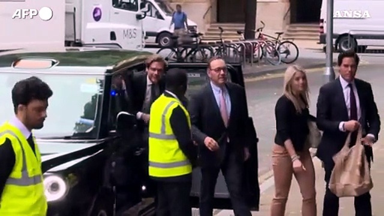 Kevin Spacey a Londra, inizia il processo per abusi sessuali