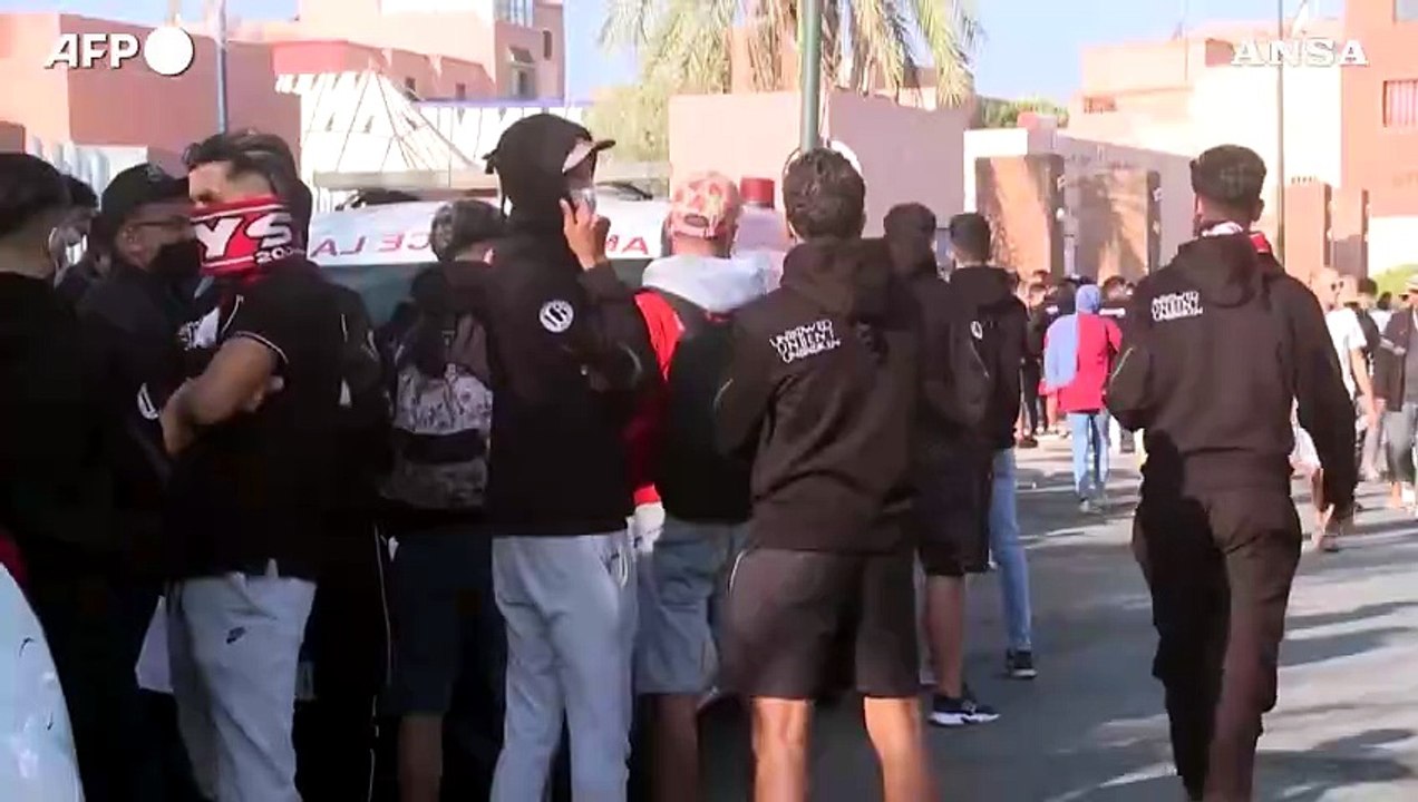 Terremoto in Marocco, tante persone in fila per donare il sangue ai feriti