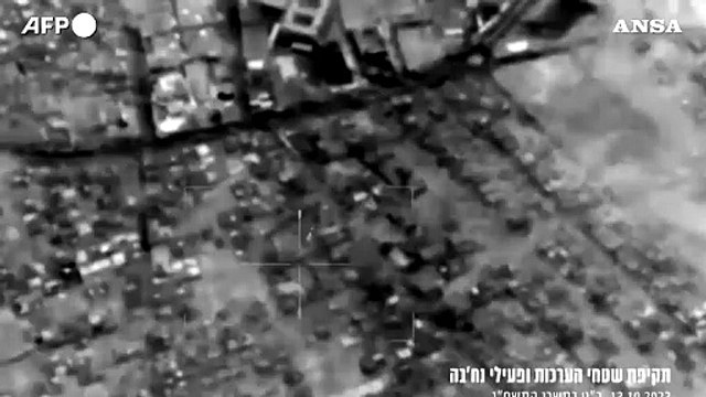 L'esercito israeliano colpisce Gaza