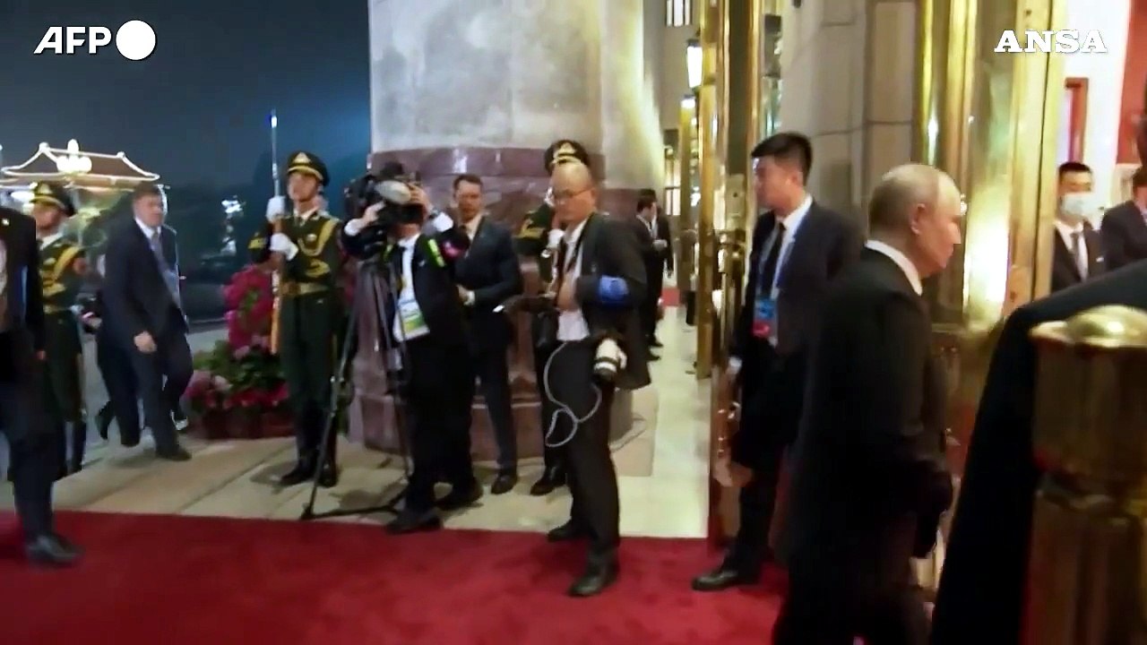 Putin in Cina, foto di gruppo con gli altri leader prima del vertice Belt and Road