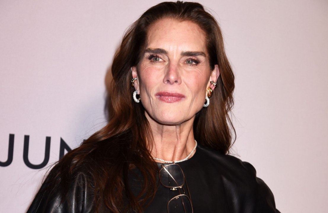 Brooke Shields raconte son enfance difficile à Hollywood : 'Des gens essayaient me couper les cheveux…'