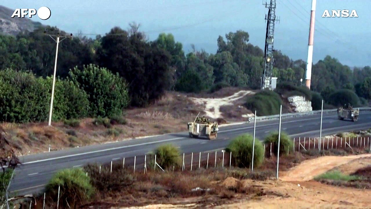 Gaza, tank dell'esercito israeliano lungo il confine con la Striscia