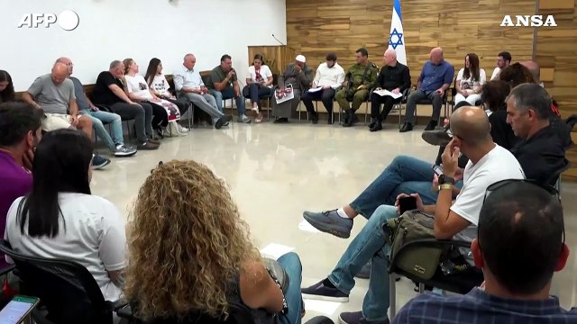 Israele, il ministro della Difesa incontra le famiglie degli ostaggi di Hamas