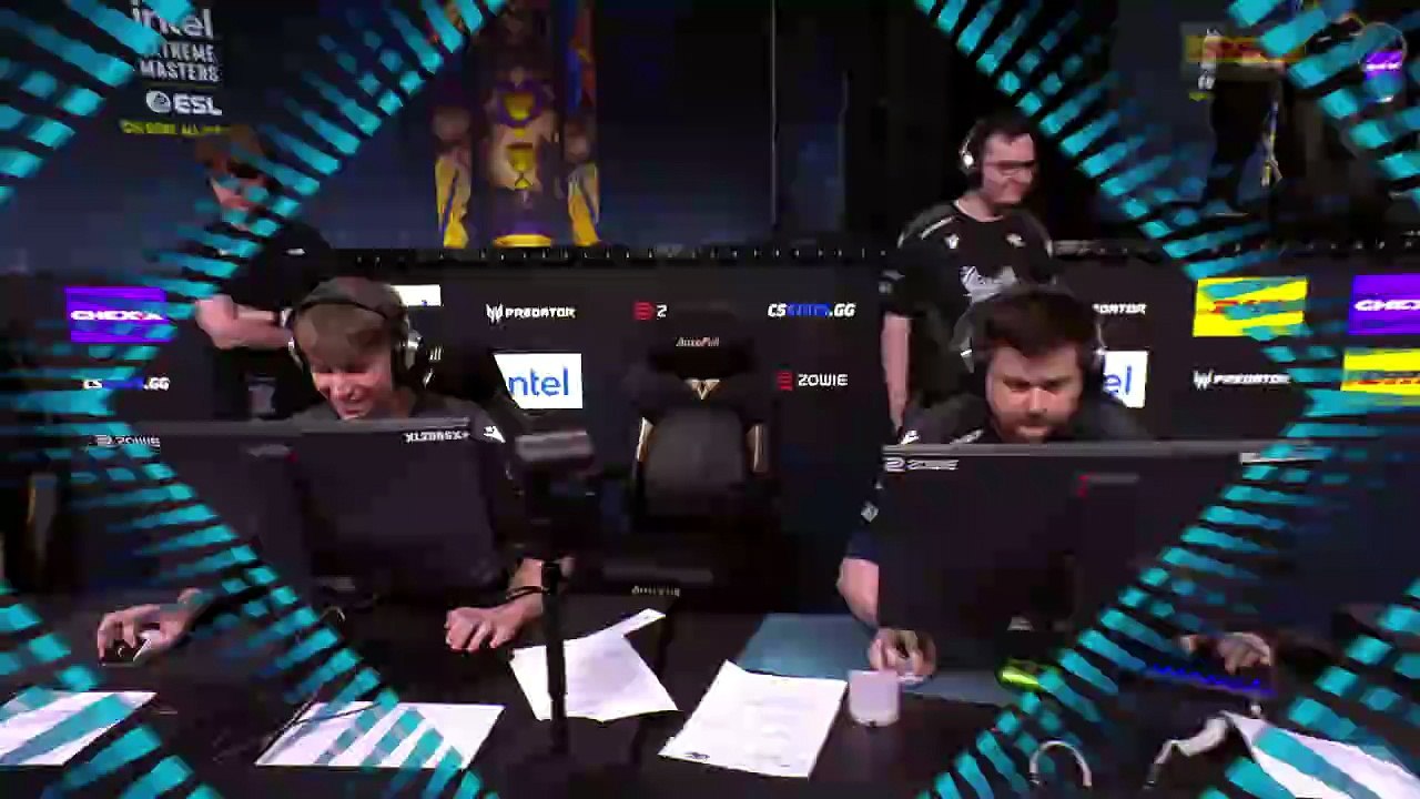 Counter-Strike #378: "hypex opens round with smoke grenade kill"
