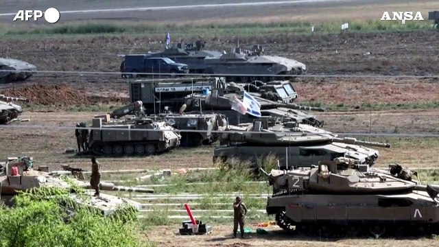 Gaza, carri armati e soldati israeliani si radunano vicino al confine