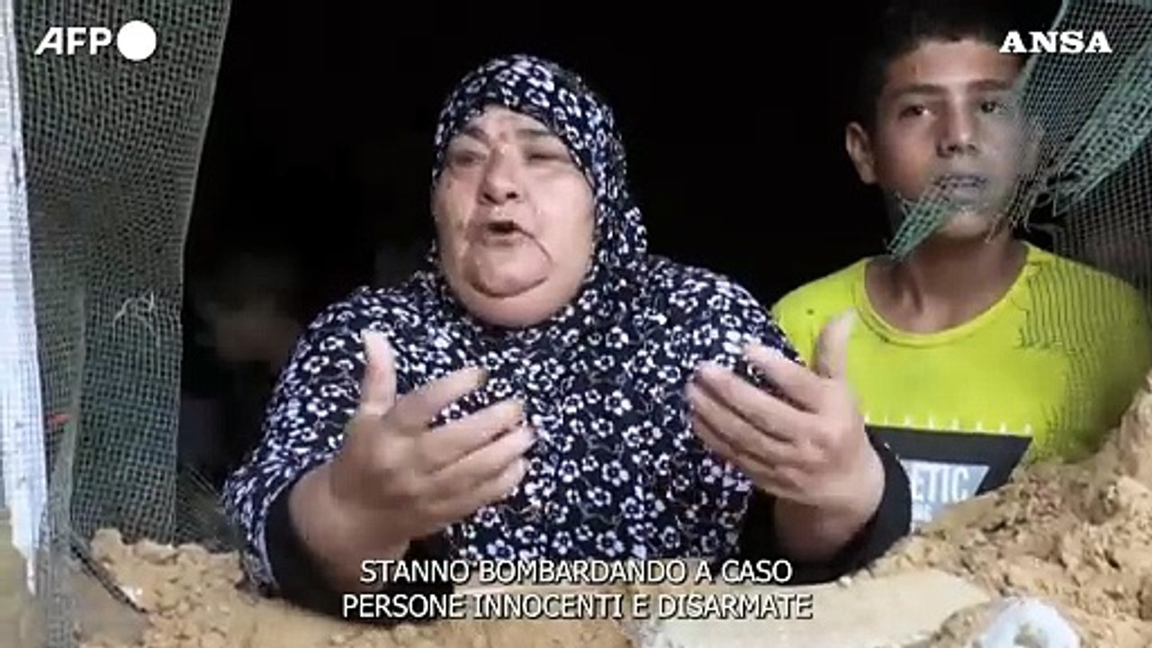 "Non me ne andro'": la resistenza di donna palestinese di Rafah