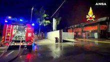 Padova, un incendio distrugge un deposito di merce cinese