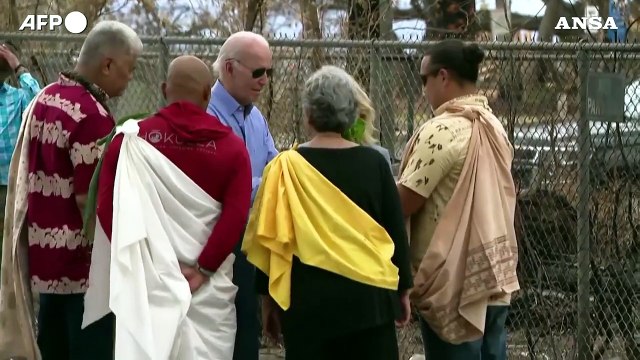 Usa, Biden alle Hawaii devastate dagli incendi: Il Paese e' con voi