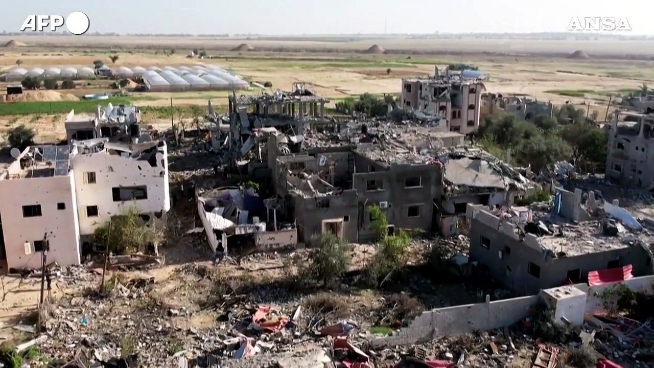 Le immagini aeree mostrano la distruzione nel sud di Gaza