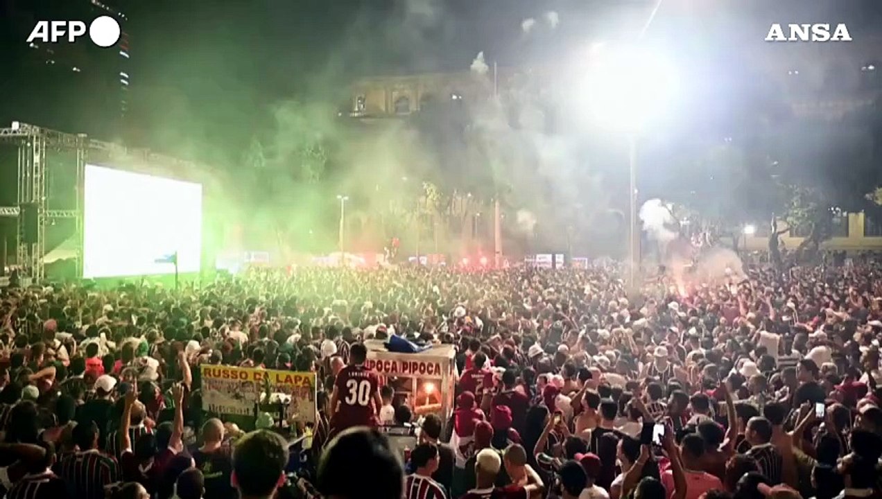 Calcio, la gioia dei tifosi del Fluminense dopo la vittoria nella Coppa Libertadores