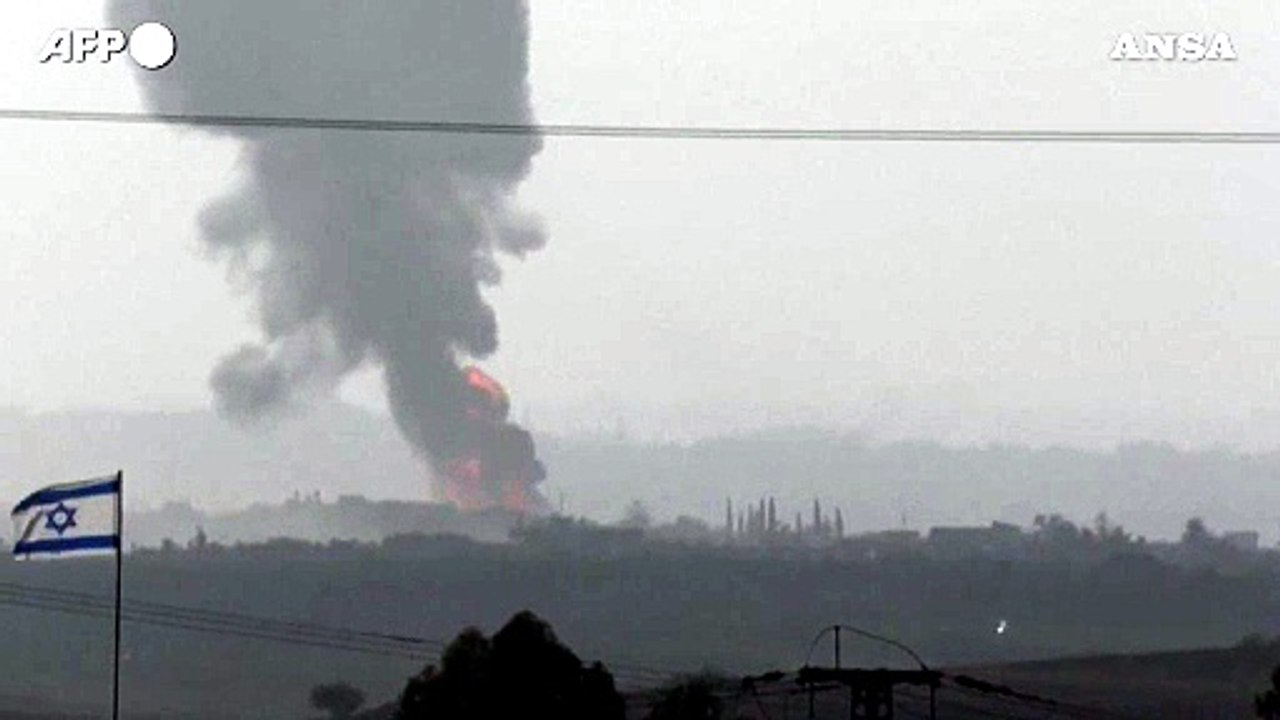 Gaza, attacco di Israele nel settore nord: l'esplosione vista da Sderot