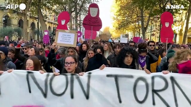 Sempre piu' le donne vittime delle minacce online, + 24%