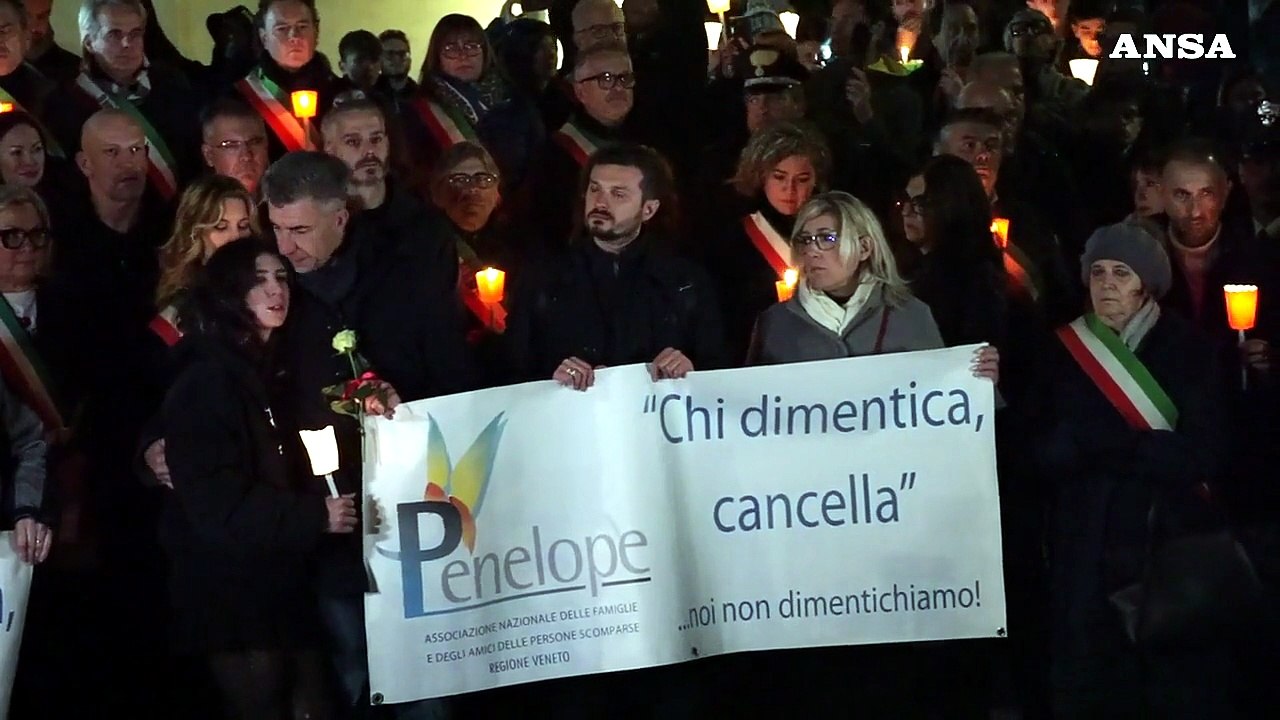 A Vigonovo fiaccolata per Giulia, il dolore del padre e della sorella