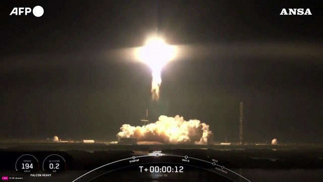 Spazio, lanciato il razzo Falcon Heavy di SpaceX con a bordo il misterioso drone X-37B