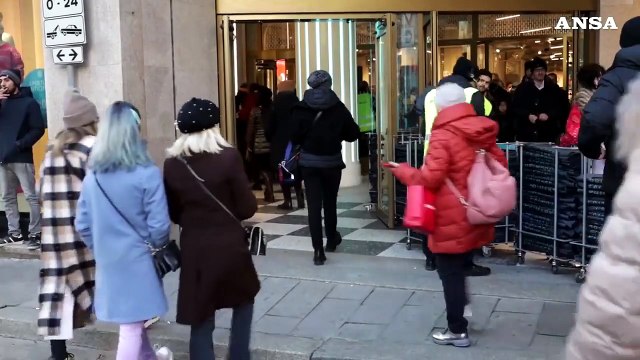 Consumi in ripresa, sale la spesa per i regali di Natale