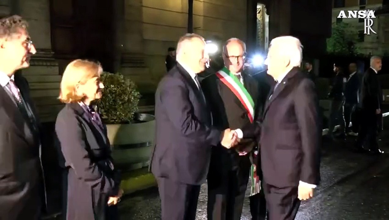 Mattarella al Tempio di Roma, depone una corona di fiori