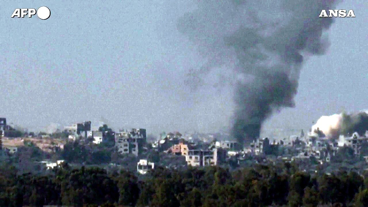 Nuovi bombardamenti su Gaza, forti esplosioni scuotono la Striscia