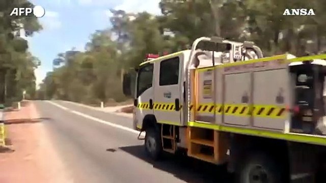 Australia, maxi incendio sulla costa occidentale: case evacuate