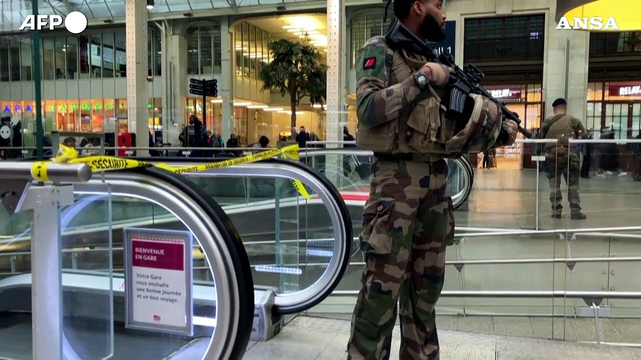 Parigi, tre persone accoltellate alla Gare de L...