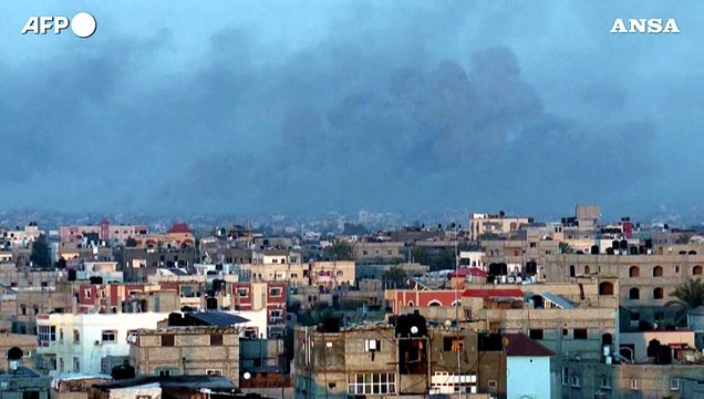 Gaza, il fumo sopra Khan Yunis dopo i nuovi attacchi