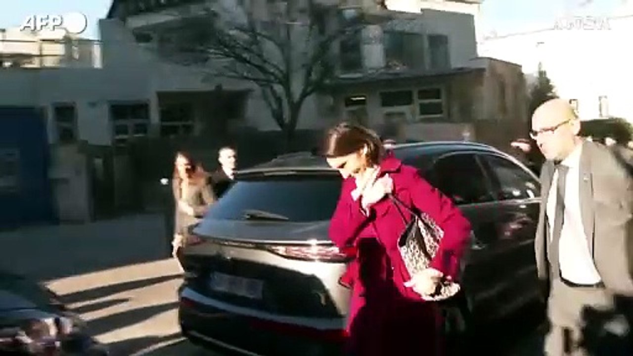 I figli a scuola privata, bufera sulla ministra francese