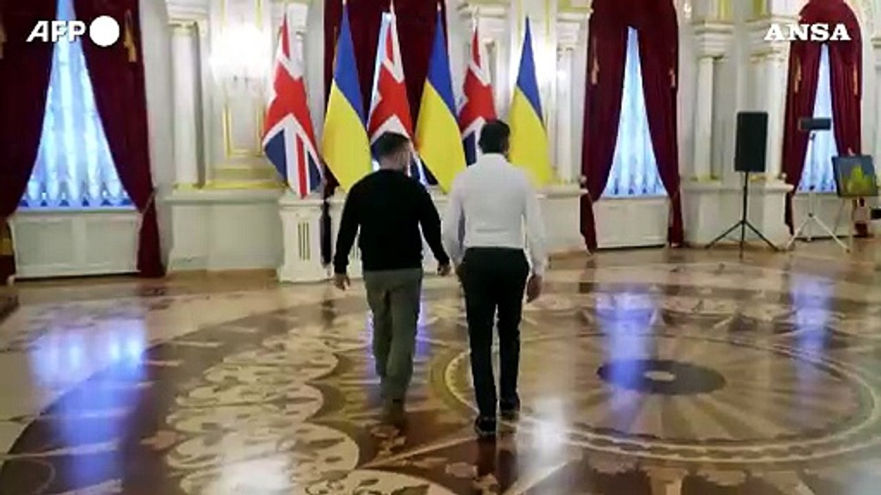Ucraina, Sunak a Kiev per un nuovo pacchetto di aiuti